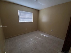 131 NW 77th St-Unit -2 in Miami, FL - Foto de edificio - Building Photo