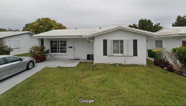 8409 NW 59th Ct in Tamarac, FL - Building Photo - Building Photo