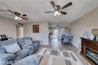 861 E Hacienda Ave in Las Vegas, NV - Building Photo - Building Photo