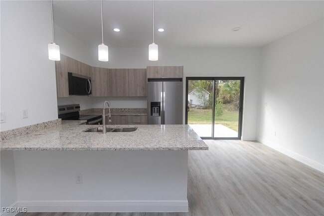 1140 Darling St E in Lehigh Acres, FL - Building Photo - Building Photo