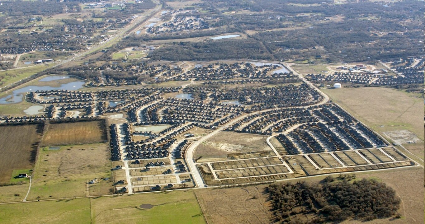 Country Lakes in Argyle, TX - Building Photo