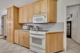 3995 S Oliver Dr in Holladay, UT - Building Photo - Building Photo