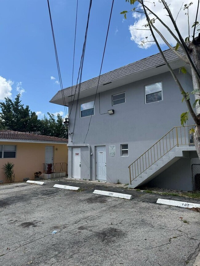 2022 Pierce St in Hollywood, FL - Building Photo - Building Photo