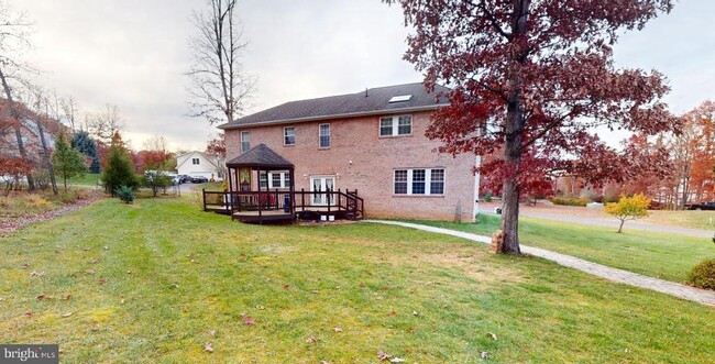 252 S Lakewood Dr in Ridgeley, WV - Foto de edificio - Building Photo