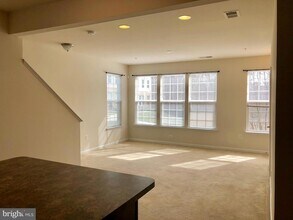 14784 Mason Creek Cir in Woodbridge, VA - Foto de edificio - Building Photo