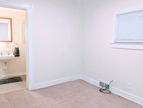 1320 20th Ave in Beaver Falls, PA - Building Photo - Building Photo