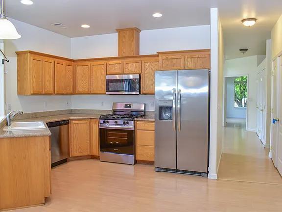 2914 Farmington Ave in Medford, OR - Building Photo - Building Photo