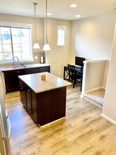 13344 SW Beach Plum Ter in Sherwood, OR - Foto de edificio - Building Photo