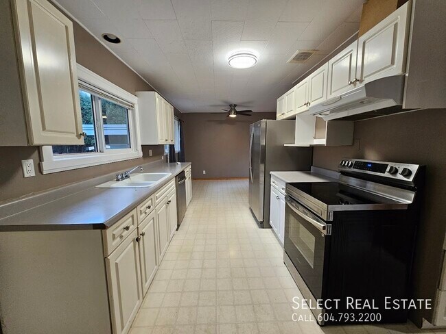 34126 George Ferguson Way in Abbotsford, BC - Building Photo - Building Photo