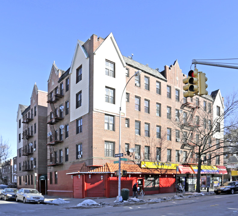 92-01 37th Ave in Flushing, NY - Building Photo