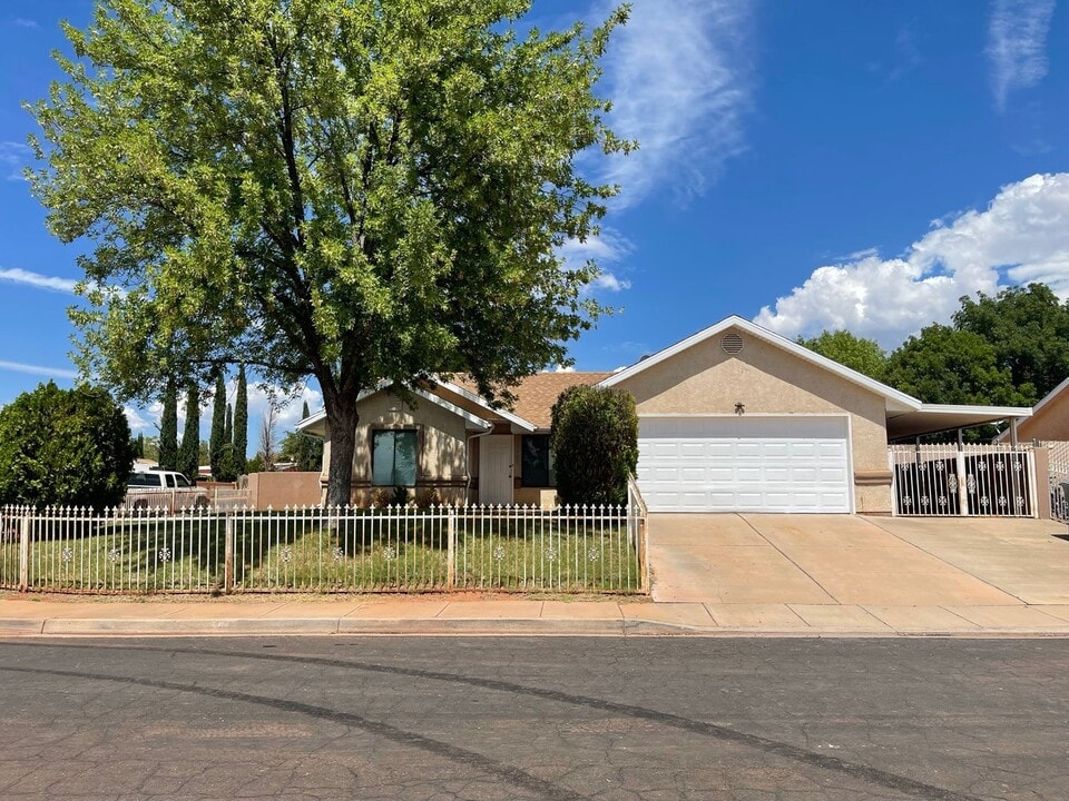 1642 W 1510 N in Saint George, UT - Building Photo