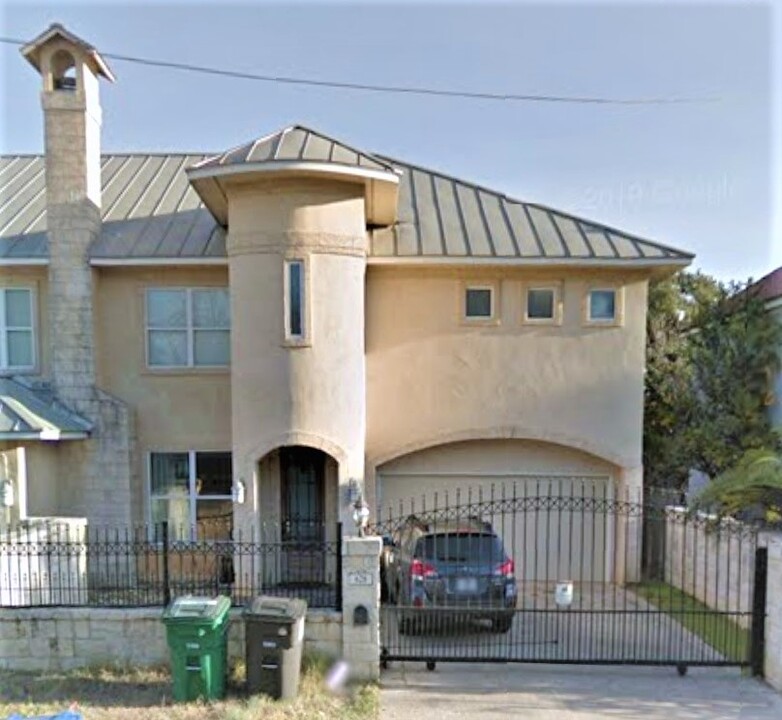 628 Ira Lee Rd in San Antonio, TX - Building Photo