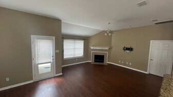 409 Lois Ln, Unit 1 in Euless, TX - Building Photo