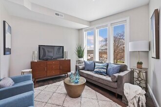734 South St, Unit 8 in Boston, MA - Building Photo - Building Photo
