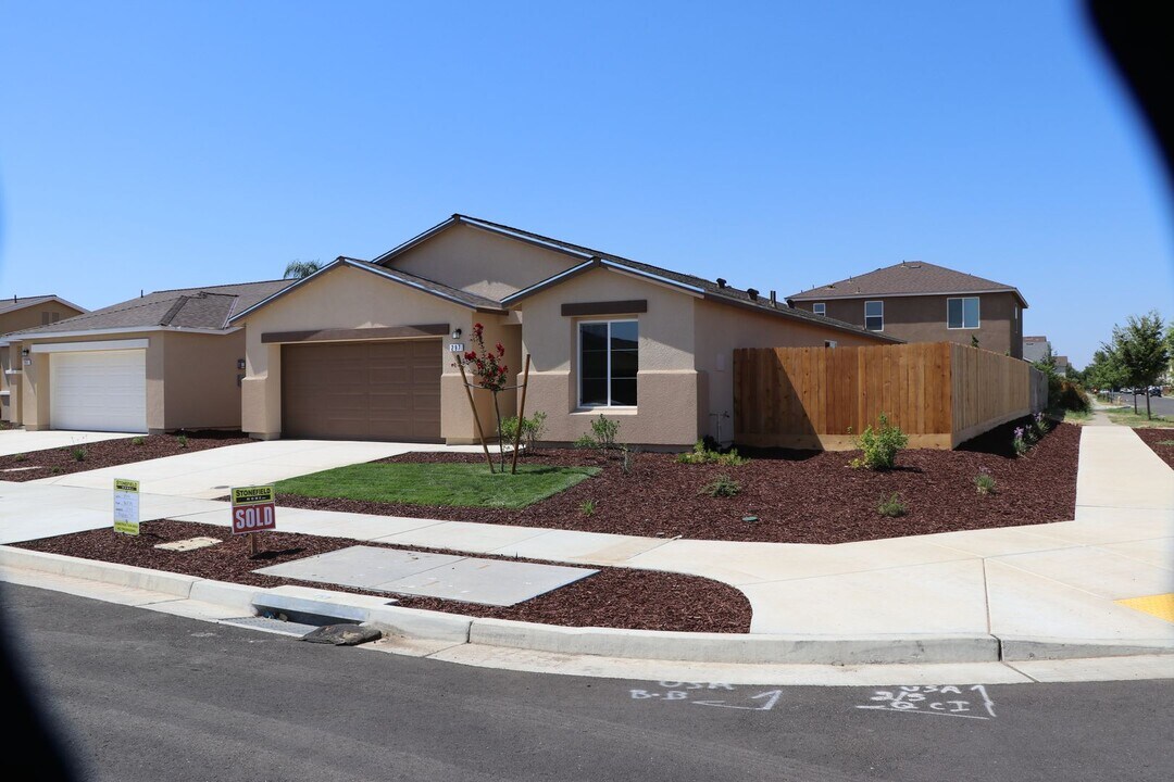 297 Dylan St in Merced, CA - Building Photo