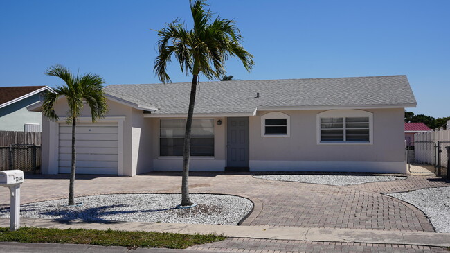 22446 SW 66th Ave in Boca Raton, FL - Building Photo - Building Photo