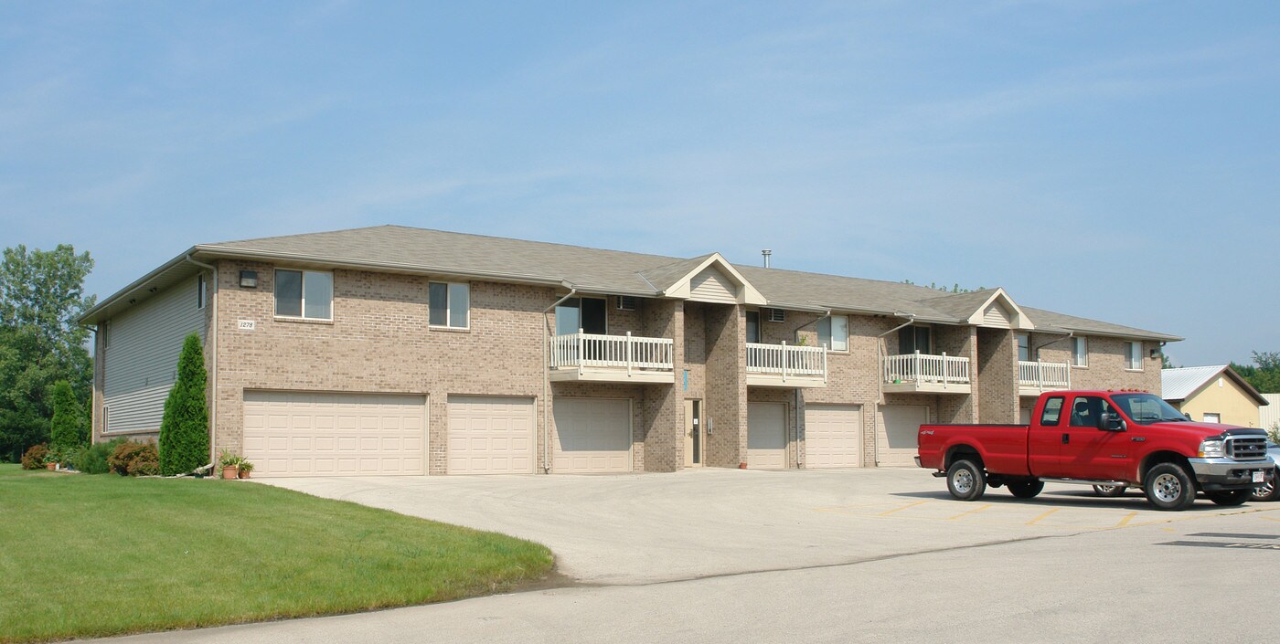 Lake Park Estates Apartments in De Pere, WI - Building Photo
