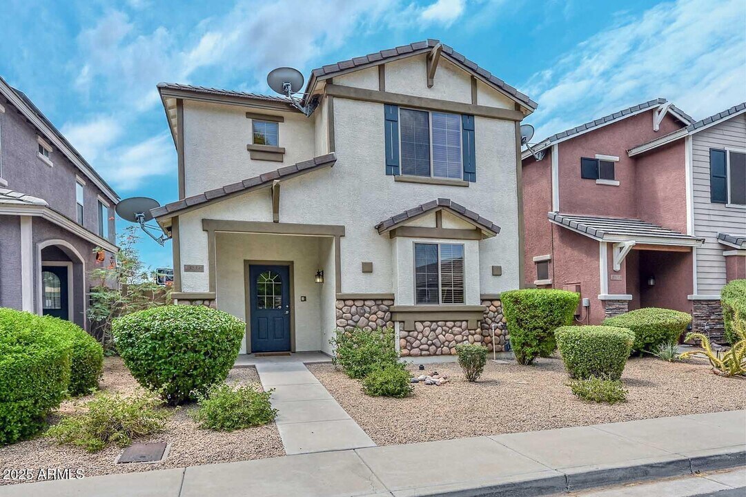 3733 E Kerry Ln in Phoenix, AZ - Building Photo