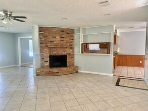 2107 Old Alvin Rd in Pearland, TX - Building Photo - Building Photo
