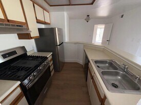 1321 N Vista St in Los Angeles, CA - Building Photo