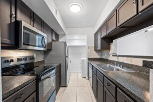 7200 W T C Jester Blvd in Houston, TX - Building Photo