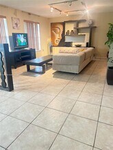 14910 S River Dr in Miami, FL - Building Photo - Building Photo