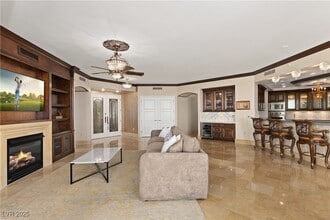 9101 Alta Dr in Las Vegas, NV - Foto de edificio - Building Photo