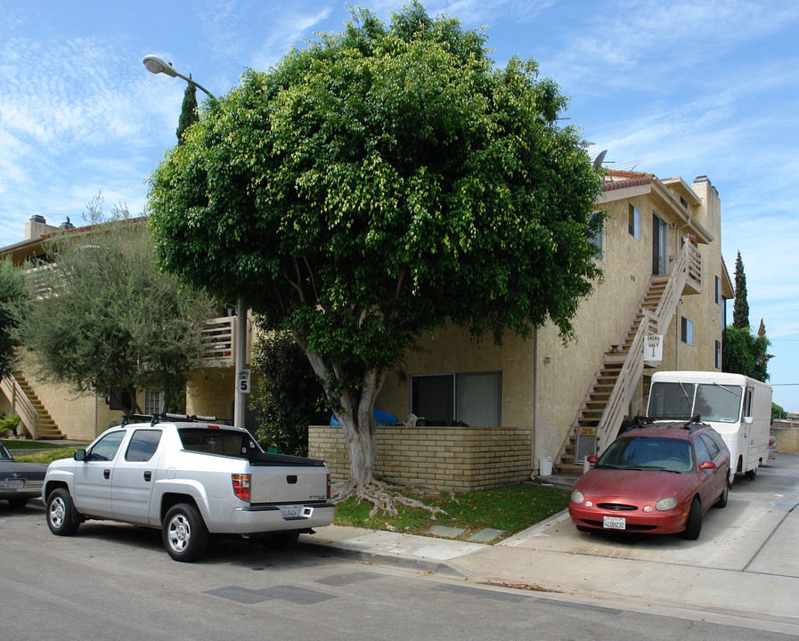 16761 Moody Cir in Huntington Beach, CA - Building Photo