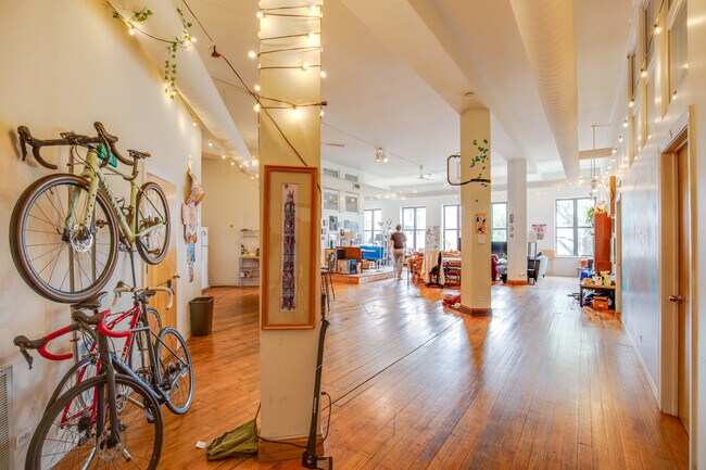 1278 N Milwaukee Ave in Chicago, IL - Building Photo - Building Photo
