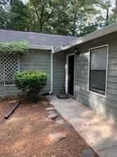 1050 Mathews Ct SE in Smyrna, GA - Building Photo - Building Photo