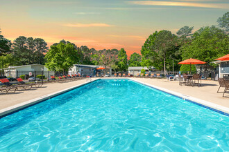 Oxford Square in Cary, NC - Foto de edificio - Building Photo