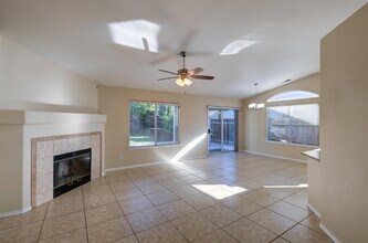5654 Violet Ave in Fresno, CA - Building Photo - Building Photo