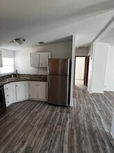 6859 NE 1st Pl in Ocala, FL - Foto de edificio - Building Photo