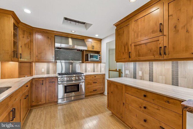 property at 2519 Buckelew Dr