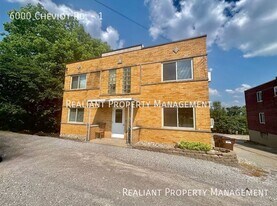 6000 Cheviot Rd in Cincinnati, OH - Building Photo
