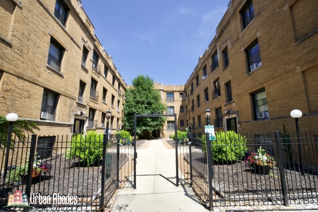 730 W Roscoe St, Unit M183 in Chicago, IL - Foto de edificio