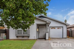 5885 Wilkinson St in Sacramento, CA - Building Photo