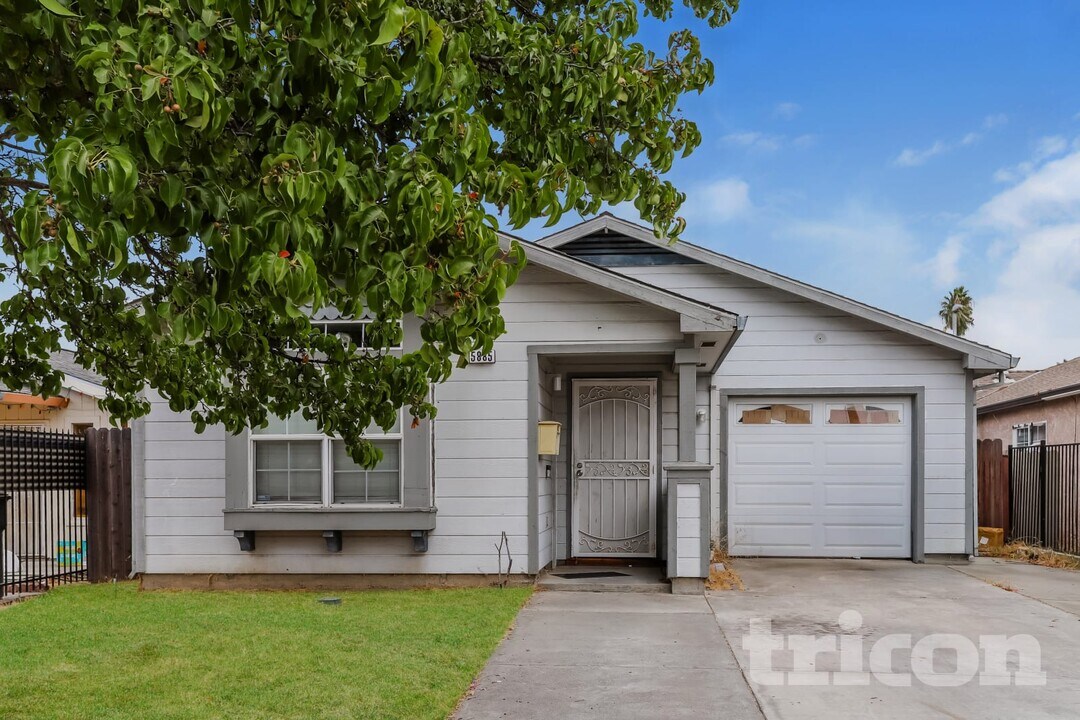 5885 Wilkinson St in Sacramento, CA - Building Photo