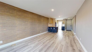 13105 Ixora Ct in North Miami, FL - Foto de edificio - Building Photo