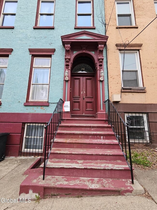 32 1st St in Albany, NY - Building Photo - Building Photo