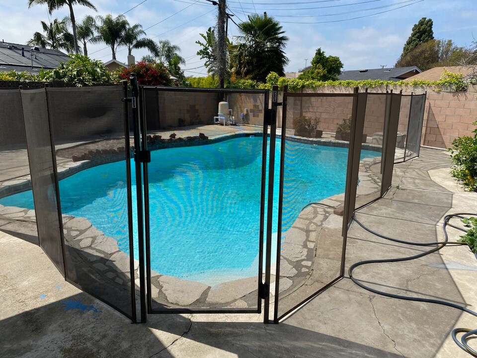 16131 Nassau Ln in Huntington Beach, CA - Building Photo