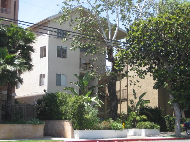 11476 Moorpark St in North Hollywood, CA - Foto de edificio