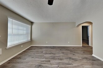 3402 Cave Springs Dr in Humble, TX - Building Photo - Building Photo