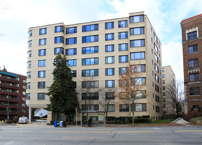 Connecticut House Apartments in Washington, DC - Foto de edificio - Building Photo