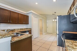 11001 Siting Pl in Orlando, FL - Foto de edificio - Building Photo