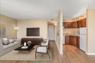 Uptown Horizon in Albuquerque, NM - Building Photo