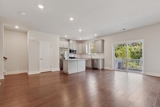 351 Foundry St in Phoenixville, PA - Building Photo - Building Photo