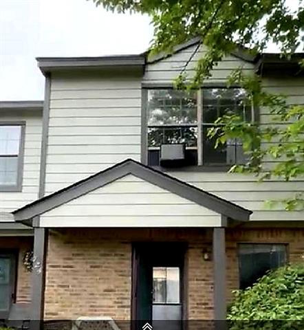 724 W Collins St in Denton, TX - Building Photo