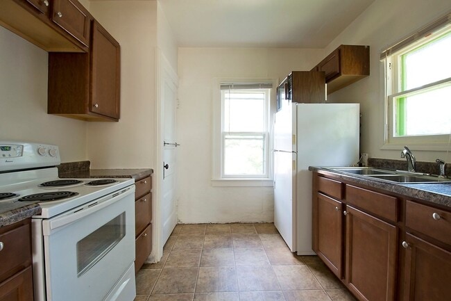 18 8th Ave NW in Minot, ND - Building Photo - Building Photo