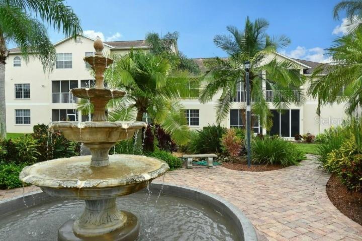 8389 Wingate Dr in Sarasota, FL - Foto de edificio